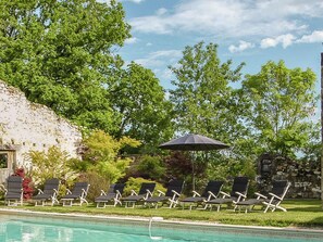 Outdoor pool - Expensive Mansion in Lauzun With Pool and Garden (Lauzun)