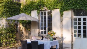 House | Balcony - Expensive Mansion in Lauzun With Pool and Garden (Lauzun)