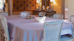 Dining - Expensive Mansion in Lauzun With Pool and Garden (Lauzun)