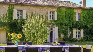 Exterior - Expensive Mansion in Lauzun With Pool and Garden (Lauzun)