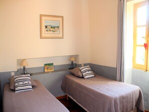 House | Room amenity - Holiday Home in Lacoste With Pool (Lacoste (Provence))