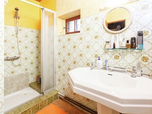 Shower - Authentic Holiday Home in Puy-l'evêque With Swimming Pool (Puy-l'Eveque)
