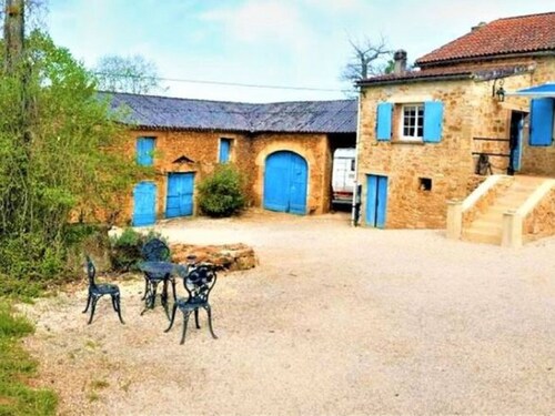 Authentic Holiday Home in Puy-l'evêque With Swimming Pool