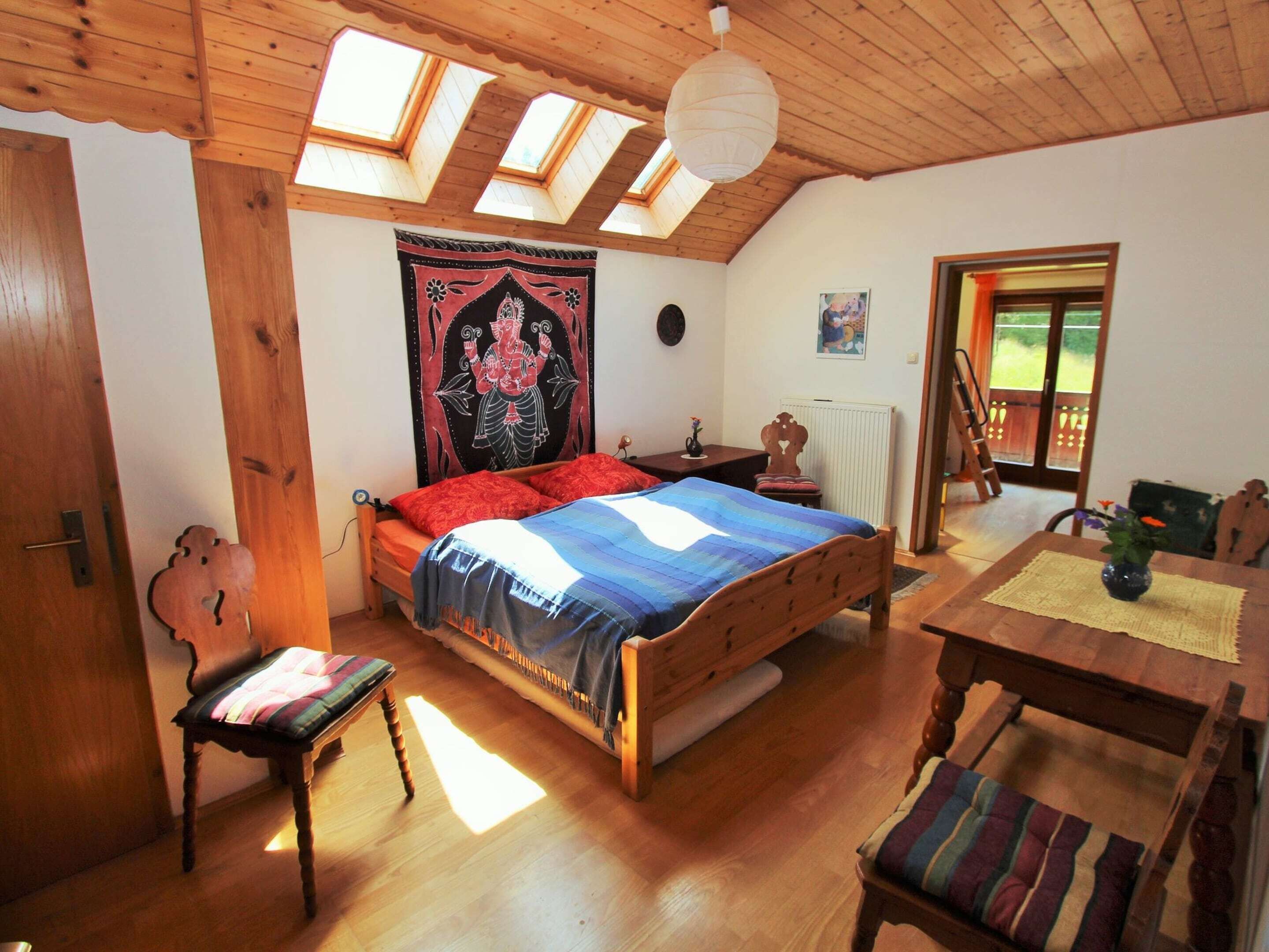 Căn hộ | 3 phòng ngủ, trang bị nội thất với thiết kế riêng biệt, bộ trải giường 