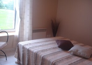 Cottage | Room amenity - Peaceful Stay Near Lake (Isigny-le-Buat)