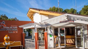 Reception - Charming Mobile Home With Covered Terrace Close to the Beach (Messanges)