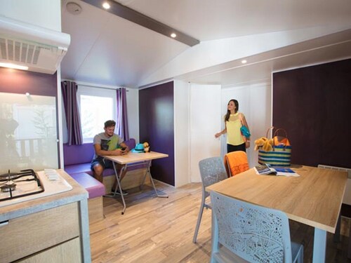 Charming Mobile Home With Covered Terrace Close to the Beach