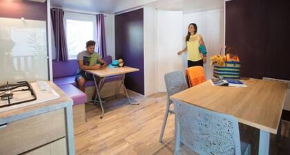 Charming Mobile Home With Covered Terrace Close to the Beach