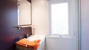 Mobile Home | Bathroom | Shower - Charming Mobile Home With Covered Terrace Close to the Beach (Messanges)