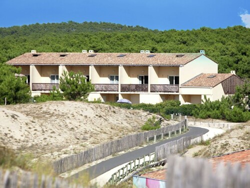Cozy Apartment in the Lively Resort of Carcans Océan