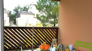 Villa | Balcony - Cozy Apartment in the Lively Resort of Carcans Océan (Carcans)