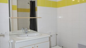 Villa | Bathroom | Shower - Cozy Apartment in the Lively Resort of Carcans Océan (Carcans)