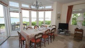 Dining - Beautiful Holiday Home in La Trinite-sur-mer With Garden (La Trinite-sur-Mer)