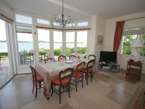 Dining - Beautiful Holiday Home in La Trinite-sur-mer With Garden (La Trinite-sur-Mer)
