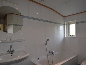 Bathroom - Charming Holiday Home in Vlieland Frisian Near Forest (Vlieland)