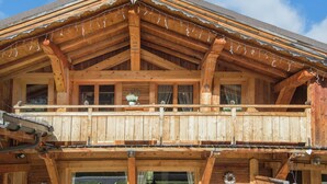 Apartment | Balcony - Hilltop Apartment in Rhone Alpes With Mountain View (Notre-Dame-de-Bellecombe)