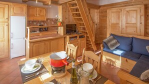 Dining - Hilltop Apartment in Rhone Alpes With Mountain View (Notre-Dame-de-Bellecombe)