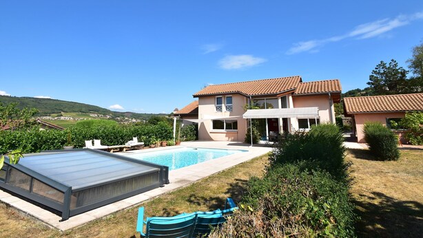 Unclassified image, 1 of 38, button - Idyllic Villa in Leynes With Swimming Pool (Leynes)