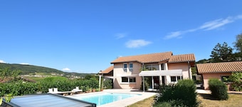 Idyllic Villa in Leynes With Swimming Pool