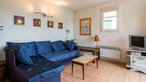 Living room - Vintage Holiday Home in South of France by the Sea (Saintes-Maries-de-la-Mer)