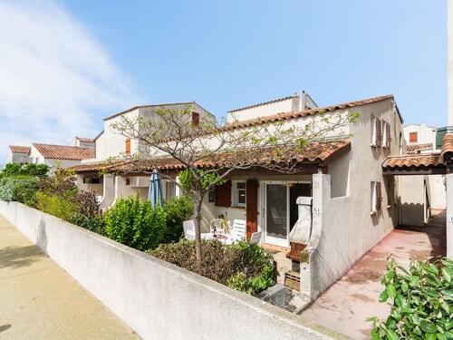 Vintage Holiday Home in South of France by the Sea