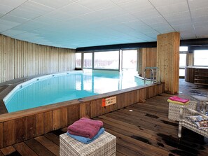 Outdoor pool - Apartment in French Alps Near Ski Slopes (Bourg-Saint-Maurice)