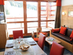 Dining - Apartment in French Alps Near Ski Slopes (Bourg-Saint-Maurice)