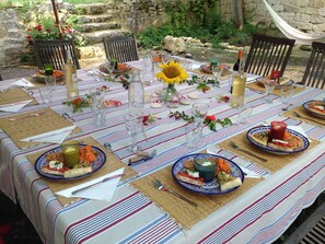 Dining - Peaceful Cottage With Swimming Pool in Fayssac France (Fayssac)