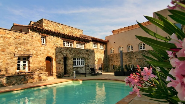 Outdoor pool - Modern House With Terrace, Near the Popular St. Maxime (Plan-de-la-Tour)