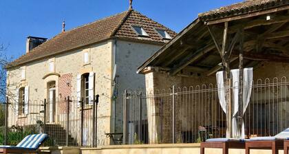 Spacious Holiday Home in Saint-sylvestre-sur-lot With Pool