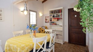 Dining - Modern Holiday Home With Swimming Pool & Seabeach Nearby (Sainte-Maxime)