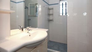 House | Bathroom - Modern Holiday Home With Swimming Pool & Seabeach Nearby (Sainte-Maxime)