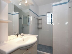 House | Bathroom | Shower - Modern Holiday Home With Swimming Pool & Seabeach Nearby (Sainte-Maxime)