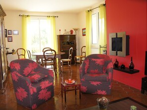 Dining - House With Private Pool on the Edge of the Cévennes National Park (Moussac)