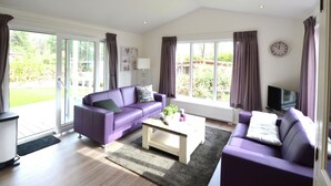 House | Living room - Nice Cottage With Microwave Surrounded by Nature (Rhenen)
