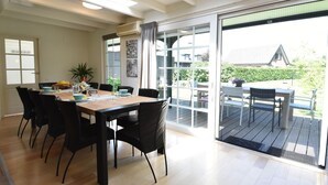 Dining - Luxury Holiday Home in Oostvoorne by the Lake (Oostvoorne)
