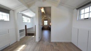 5 bedrooms, bed sheets - Luxury Holiday Home in Oostvoorne by the Lake (Oostvoorne)