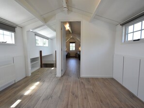 5 bedrooms, bed sheets - Luxury Holiday Home in Oostvoorne by the Lake (Oostvoorne)