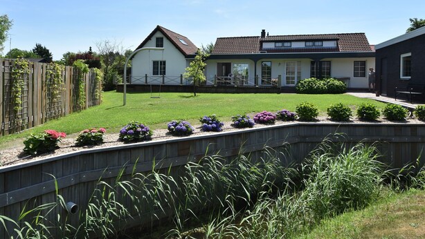Exterior - Luxury Holiday Home in Oostvoorne by the Lake (Oostvoorne)