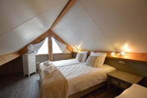 House | 2 bedrooms, bed sheets