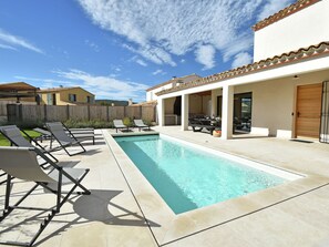 Outdoor pool, a heated pool - Plush Villa in Malaucène With Private Pool (Malaucene)
