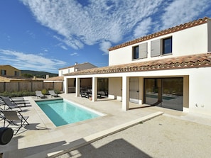 Exterior - Plush Villa in Malaucène With Private Pool (Malaucene)