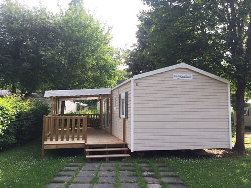 Neat Mobile Home With Porch, in the Nature Outside of Paris