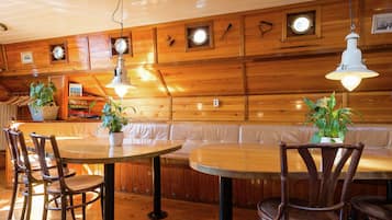 Mobile Home | Living room