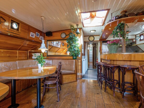 Mobile Home | Living room