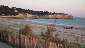 Beach - Modern Home in Fléac-sur-seugne Charente-maritime With Pool (Fléac-sur-Seugne)
