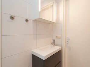 Bathroom - New Holiday Home near Beach of Petten (Petten)