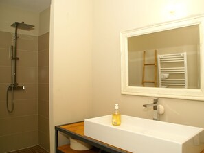 Bathroom - Beautiful, Modern Villa With Private Pool, Fenced Garden, in the Beautiful Lubéron! (Cucuron)