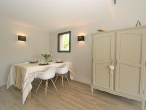 Dining - Beautiful, Modern Villa With Private Pool, Fenced Garden, in the Beautiful Lubéron! (Cucuron)