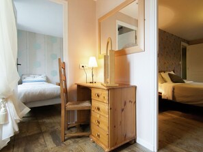 6 chambres, ameublement unique